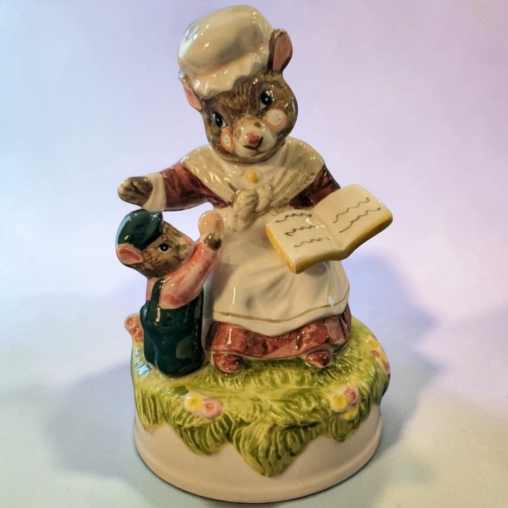 Vintage Schmid Hand Painted Rabbit Reading Figurine Music Box Peter Rabbit 6"